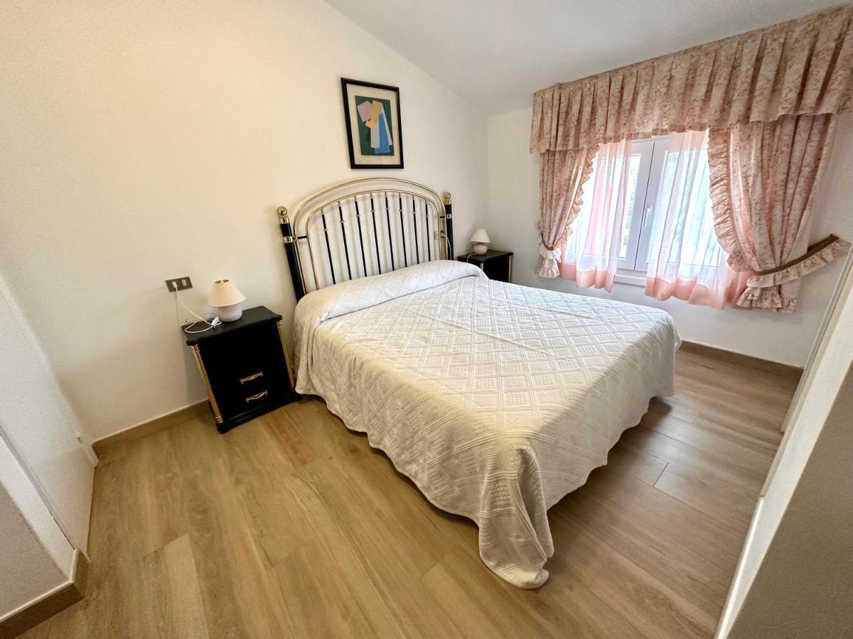 Apartamentos Sinas Playa Raxo Luaran gambar