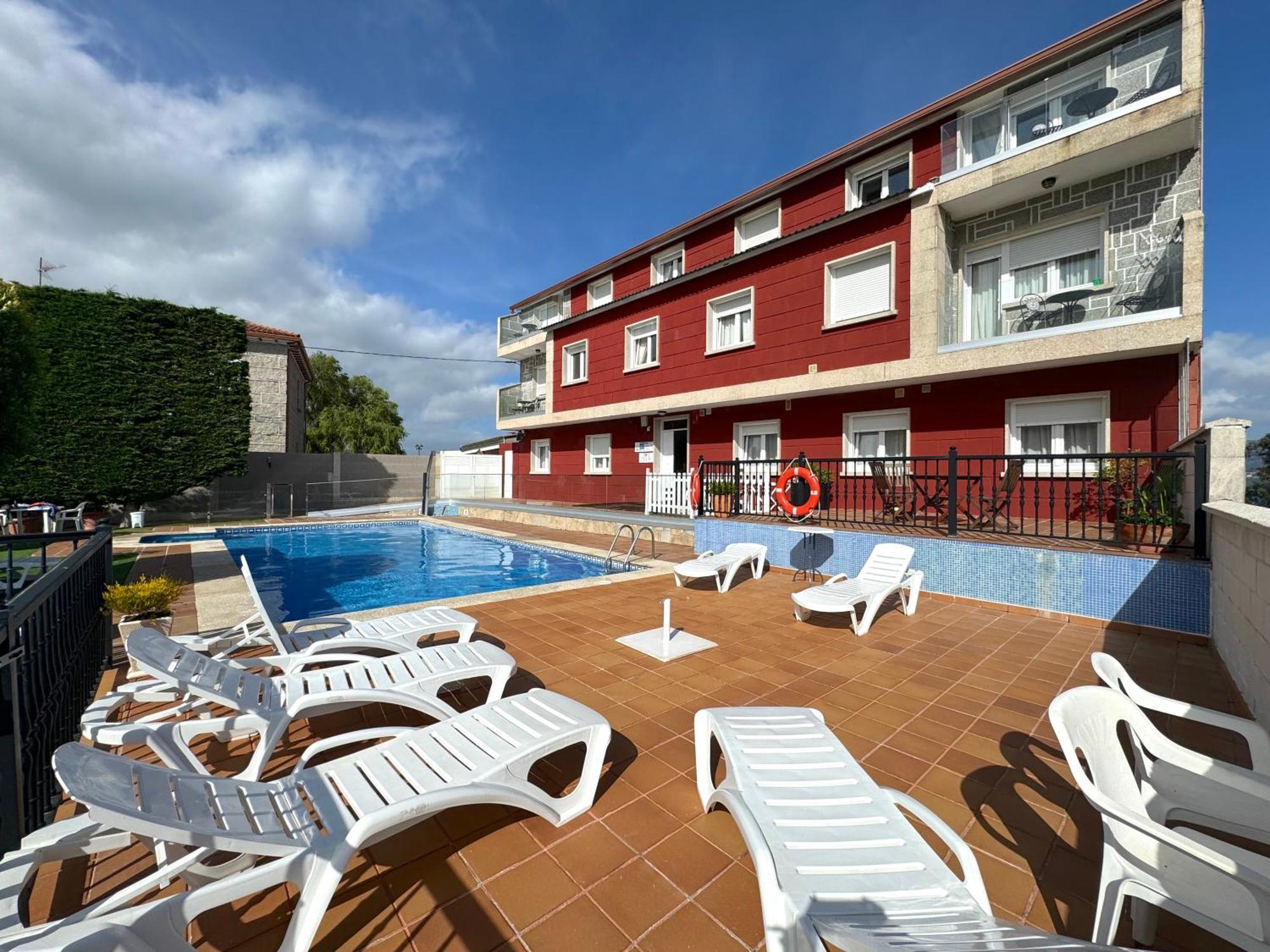 Apartamentos Sinas Playa Raxo Luaran gambar